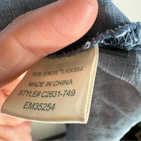 Cloth&Stone Roll Tab Sleeve Blue Tencel Button Up Shirt denim chambray tribal - Picture 6 of 14